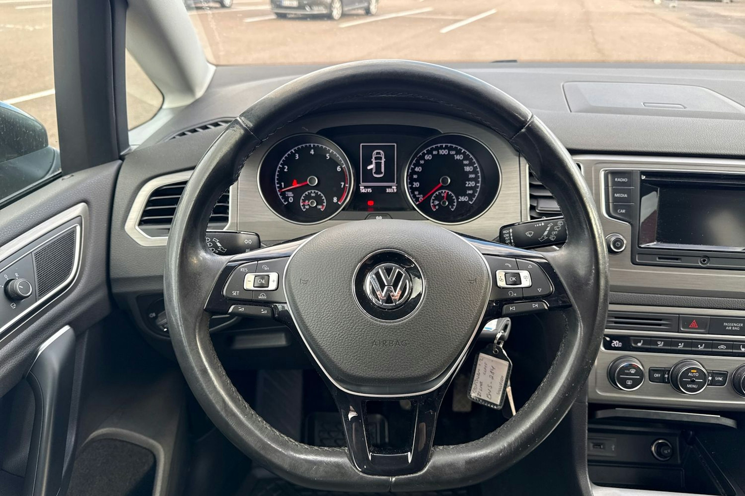 harmaa Volkswagen Golf Sportsvan 2016 kuva 14.