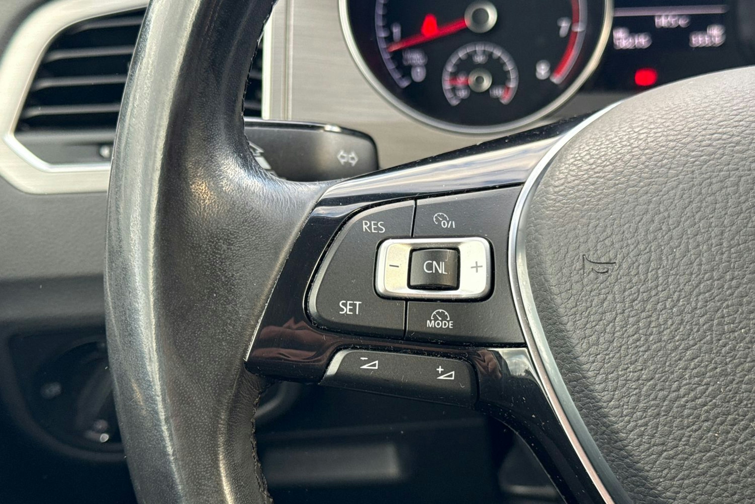 harmaa Volkswagen Golf Sportsvan 2016 kuva 15.