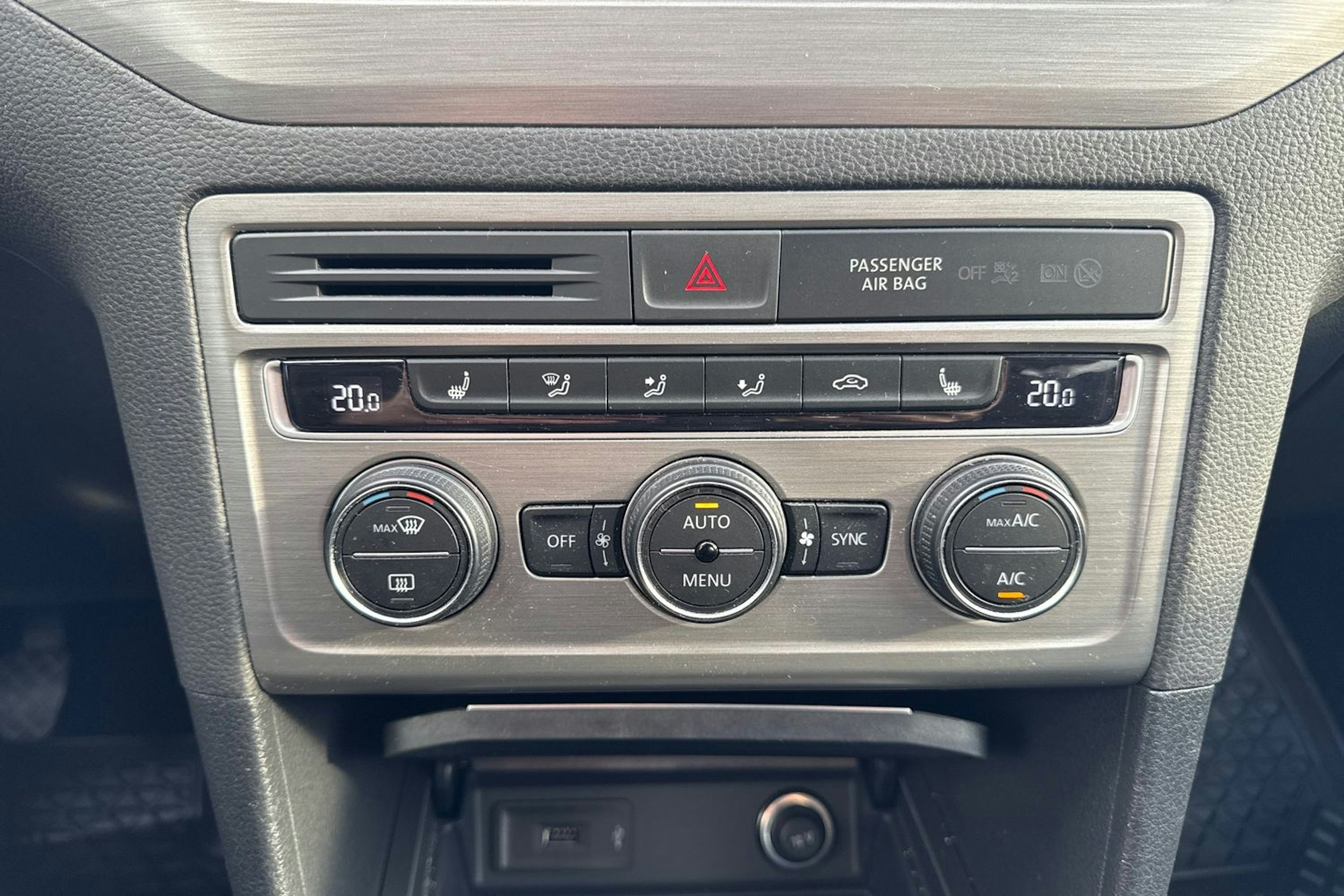 harmaa Volkswagen Golf Sportsvan 2016 kuva 26.