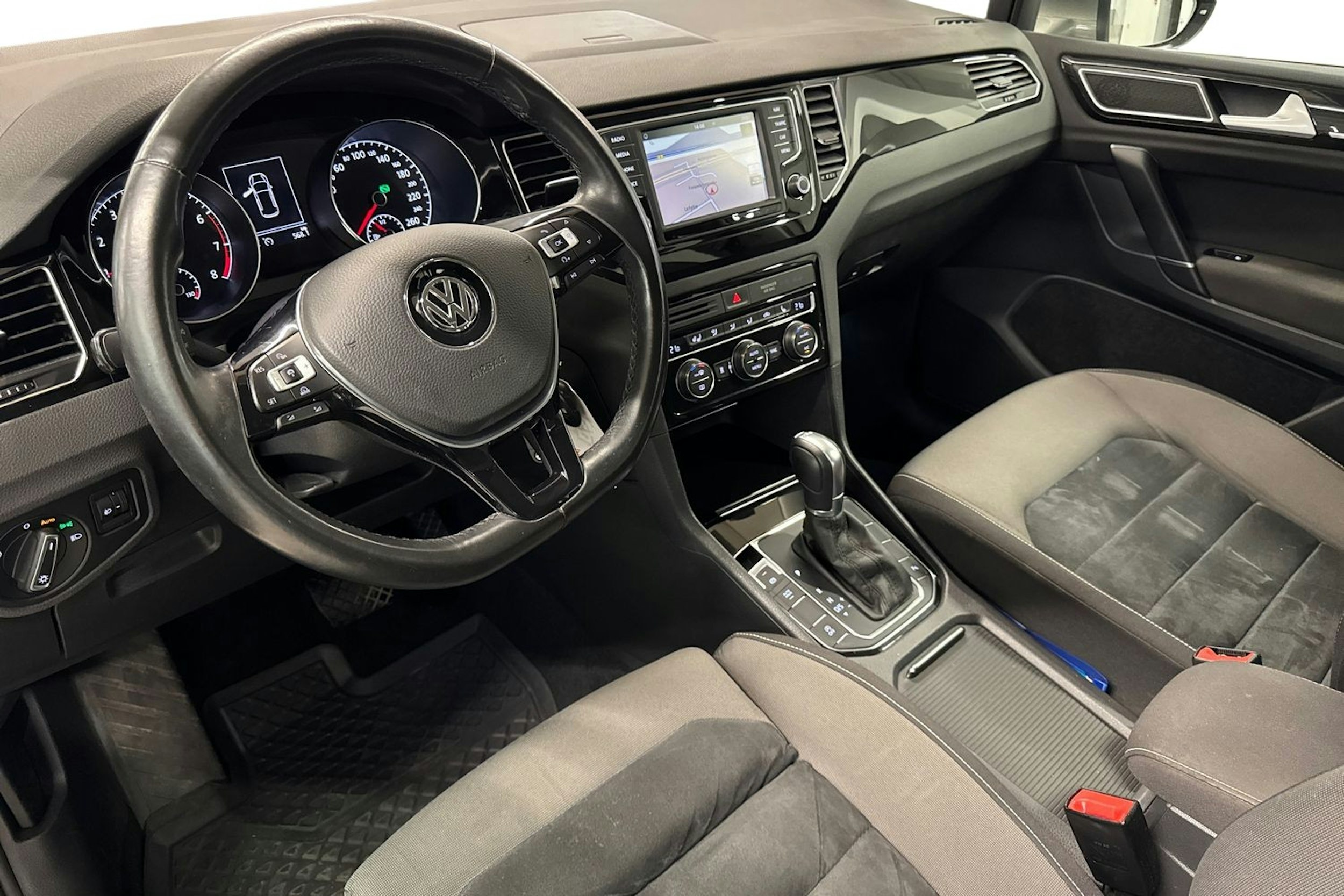 met. harmaa Volkswagen Golf Sportsvan 2016 kuva 7.