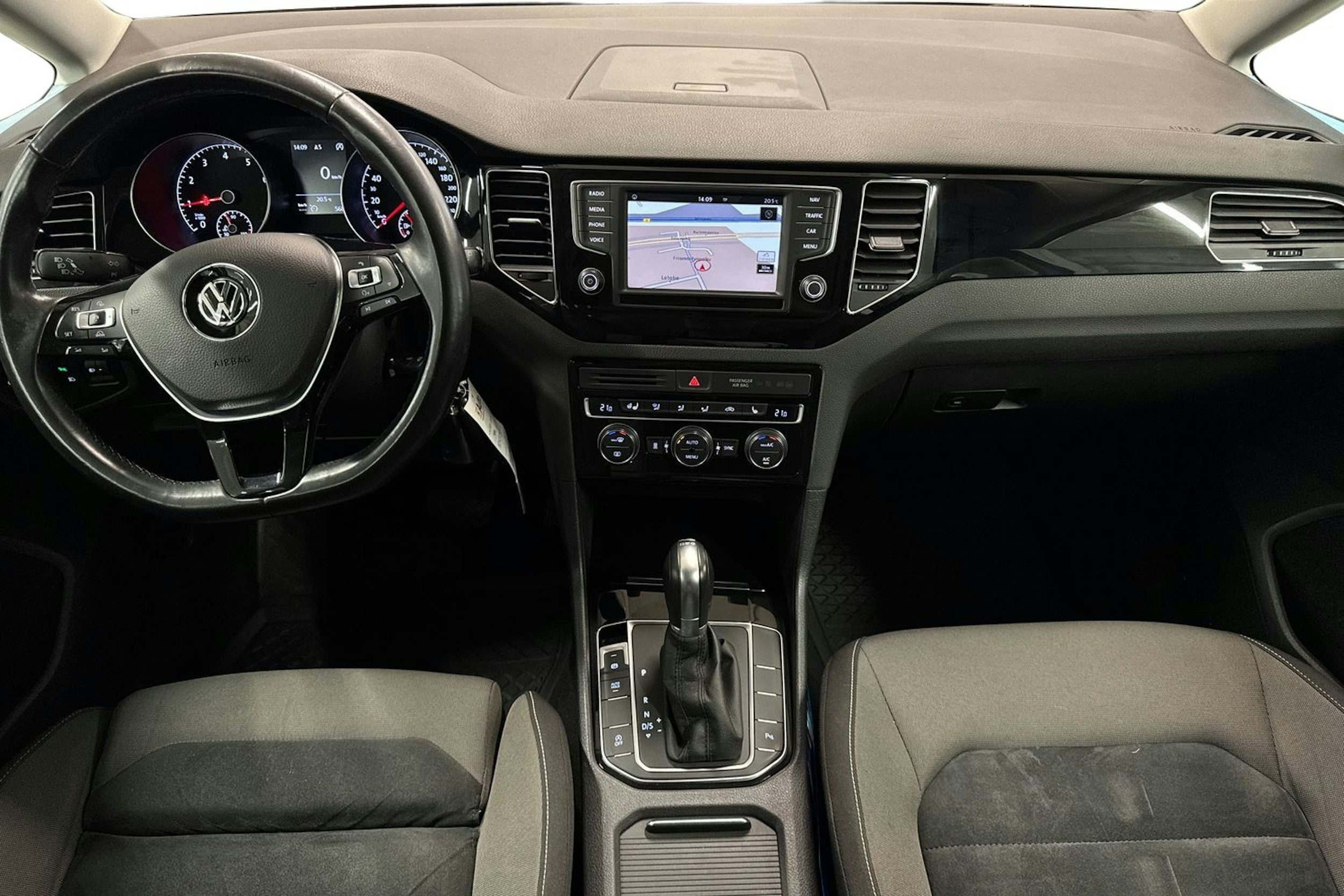 met. harmaa Volkswagen Golf Sportsvan 2016 kuva 9.