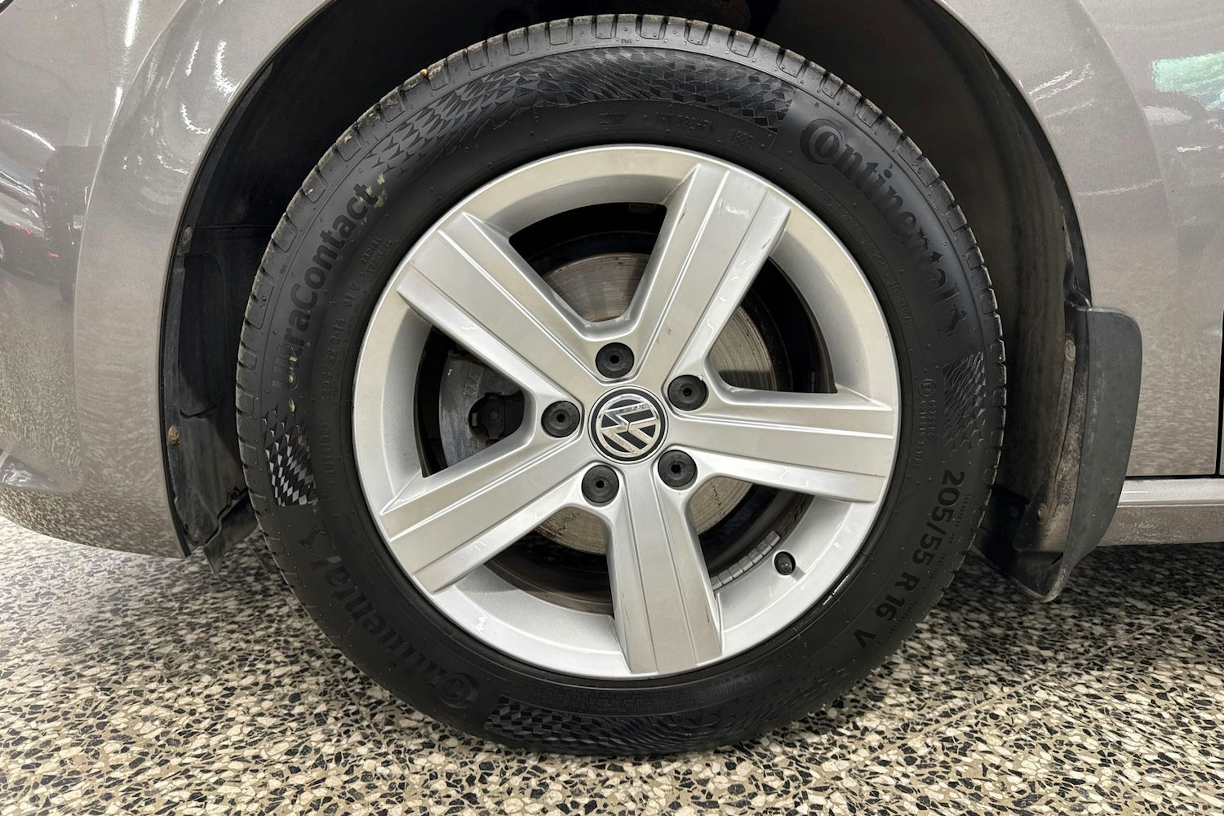 met. harmaa Volkswagen Golf Sportsvan 2016 kuva 25.
