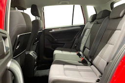 punainen Volkswagen Golf Sportsvan 2016 kuva 8.