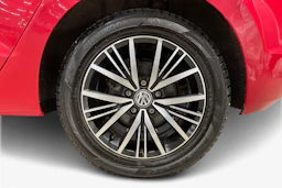 punainen Volkswagen Golf Sportsvan 2016 kuva 9.