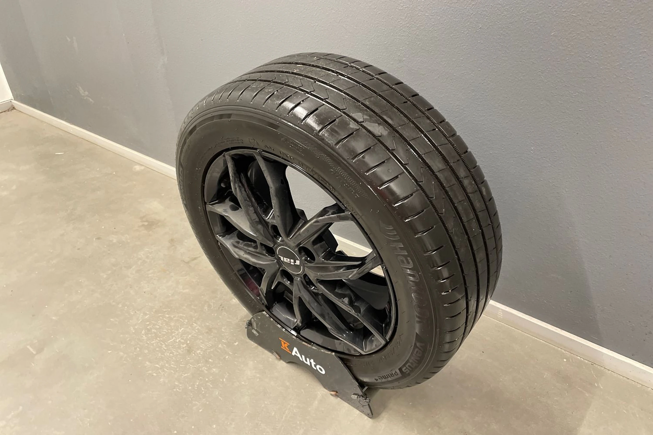 punainen Volkswagen Golf Sportsvan 2016 kuva 11.