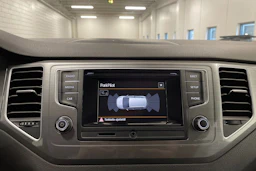 punainen Volkswagen Golf Sportsvan 2016 kuva 14.