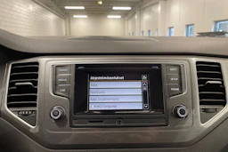 punainen Volkswagen Golf Sportsvan 2016 kuva 15.