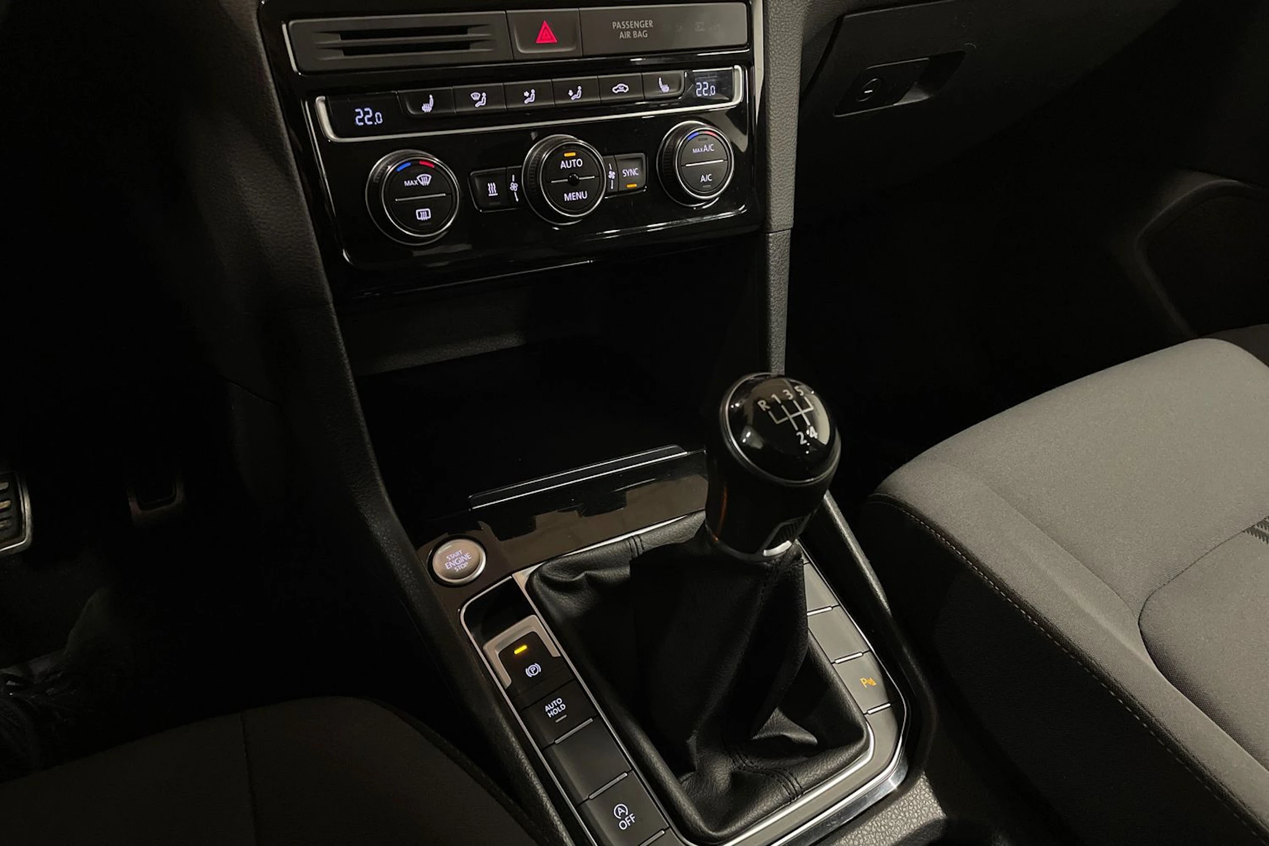 punainen Volkswagen Golf Sportsvan 2016 kuva 16.