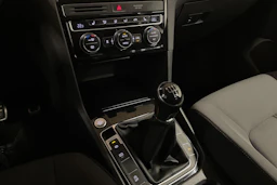 punainen Volkswagen Golf Sportsvan 2016 kuva 16.