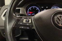 punainen Volkswagen Golf Sportsvan 2016 kuva 18.