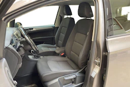 harmaa Volkswagen Golf Sportsvan 2016 kuva 6.