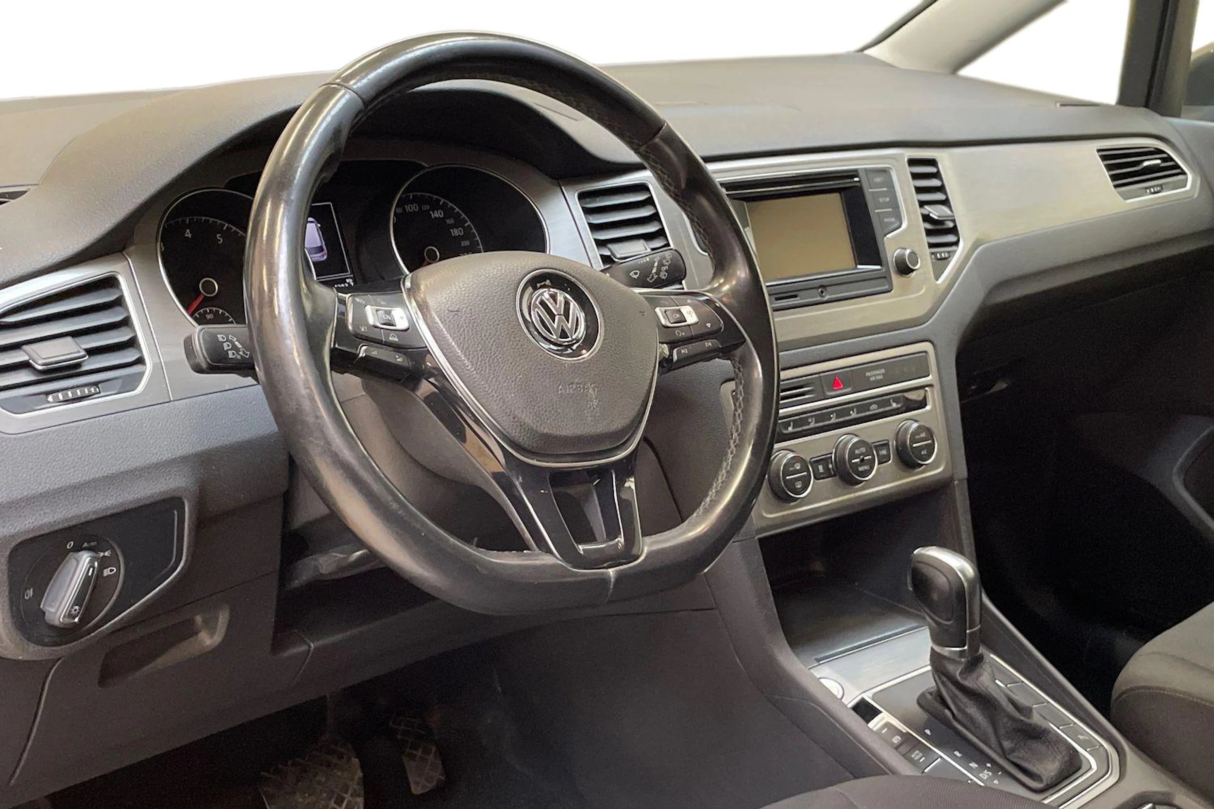 harmaa Volkswagen Golf Sportsvan 2016 kuva 7.