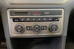 harmaa Volkswagen Golf Sportsvan 2016 kuva 20.