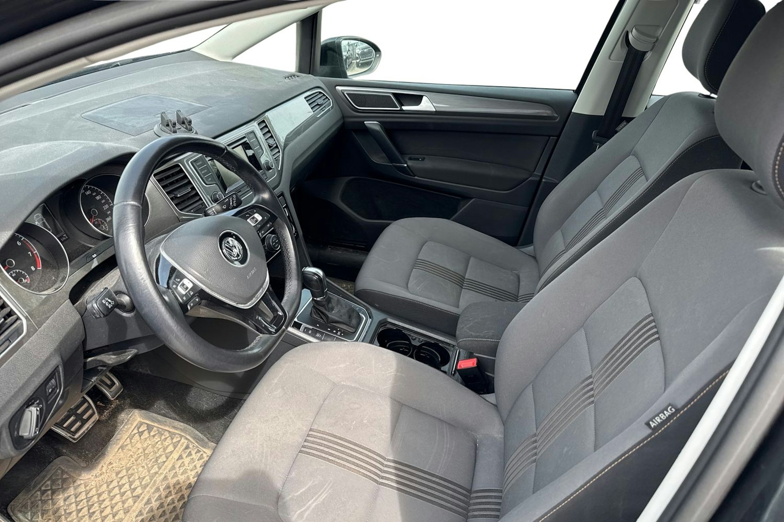 harmaa Volkswagen Golf Sportsvan 2016 kuva 3.