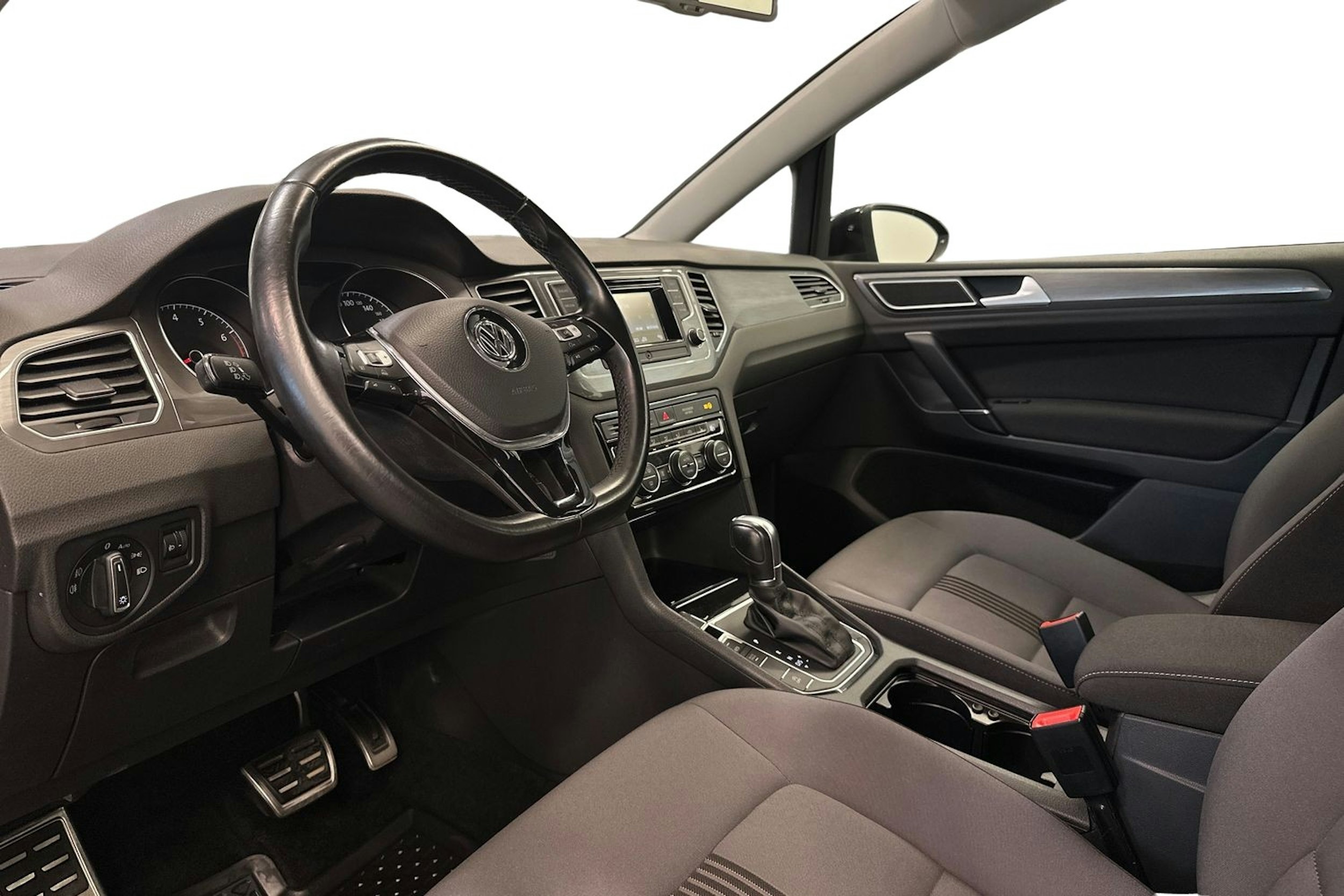 harmaa Volkswagen Golf Sportsvan 2016 kuva 7.