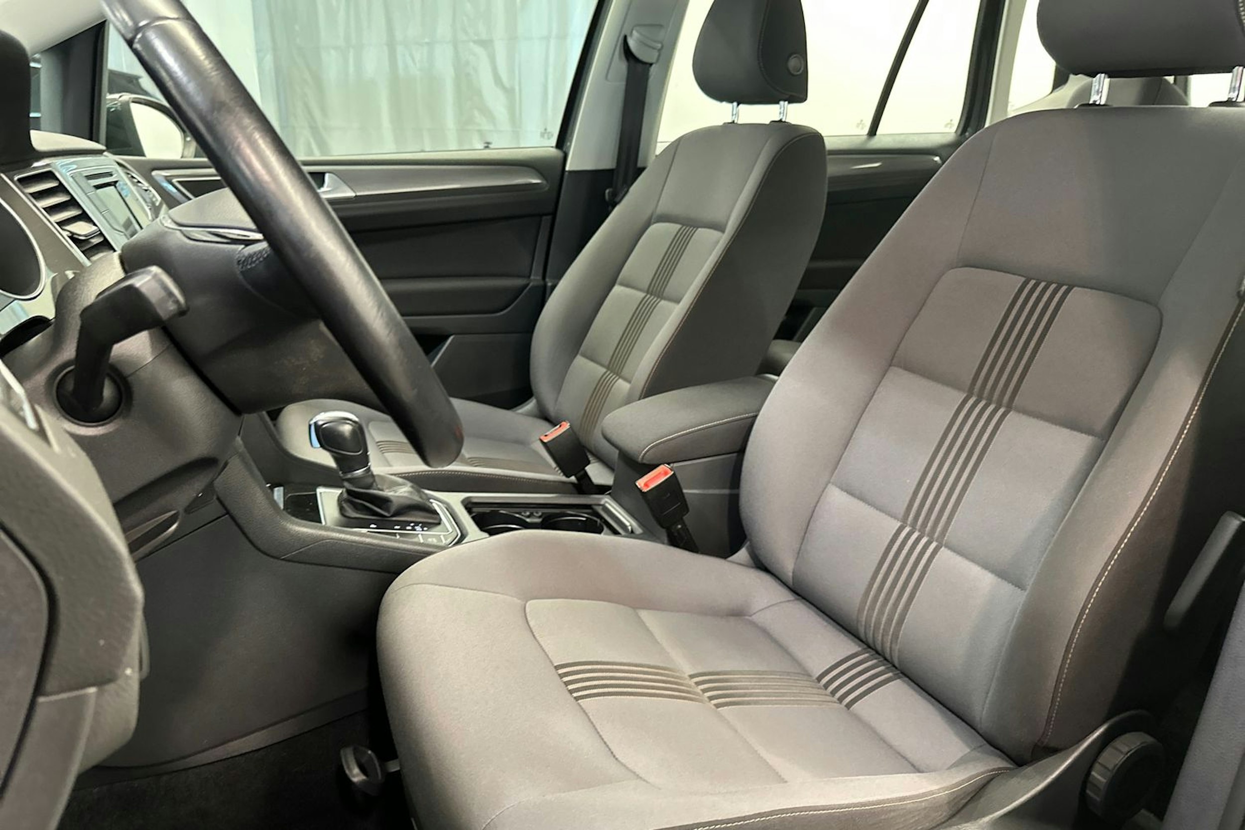 harmaa Volkswagen Golf Sportsvan 2016 kuva 14.