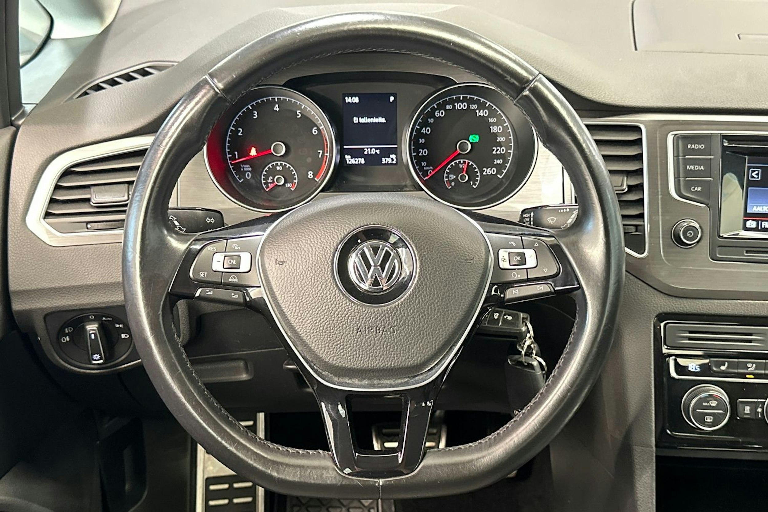 harmaa Volkswagen Golf Sportsvan 2016 kuva 15.
