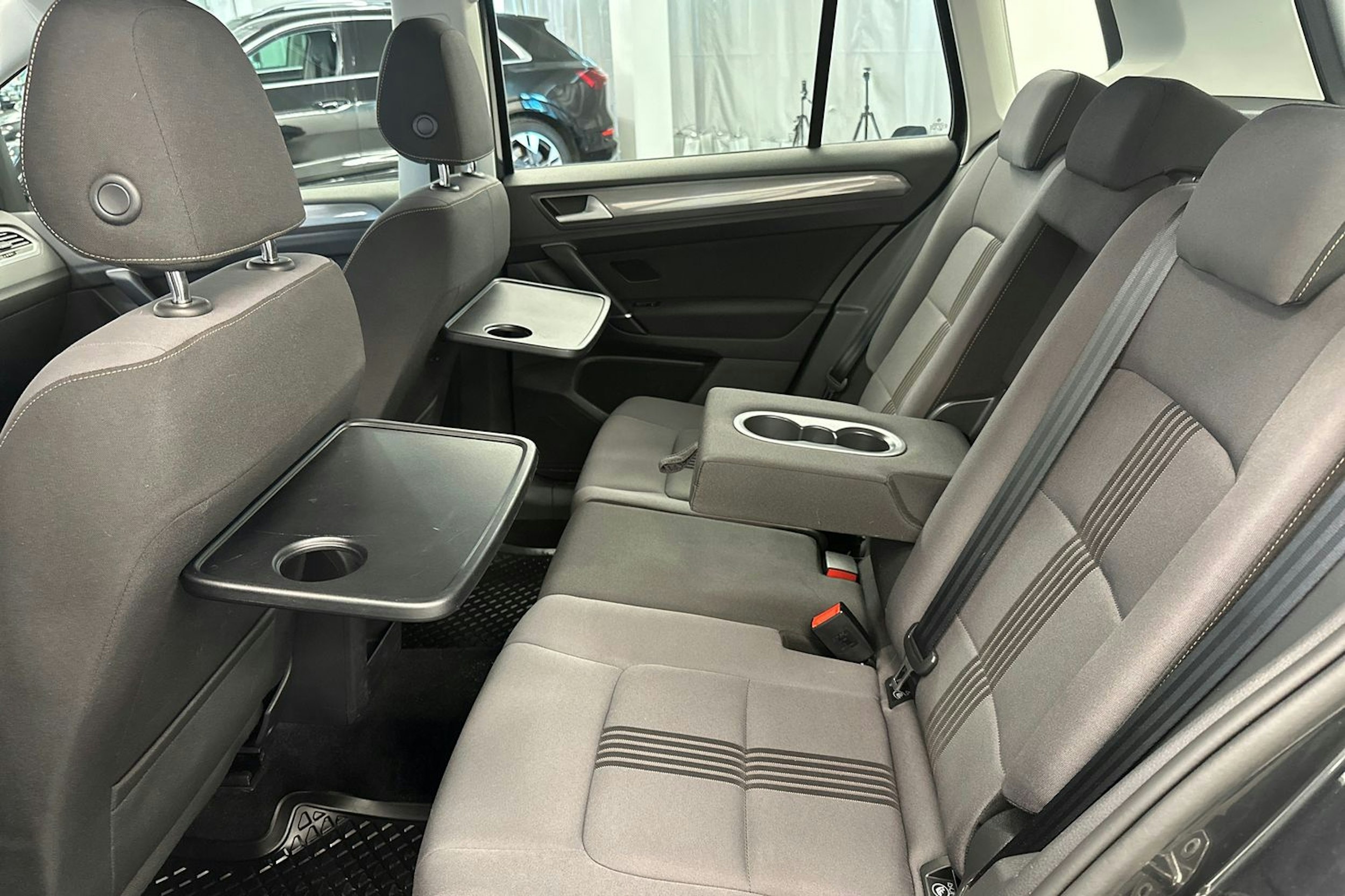 harmaa Volkswagen Golf Sportsvan 2016 kuva 16.