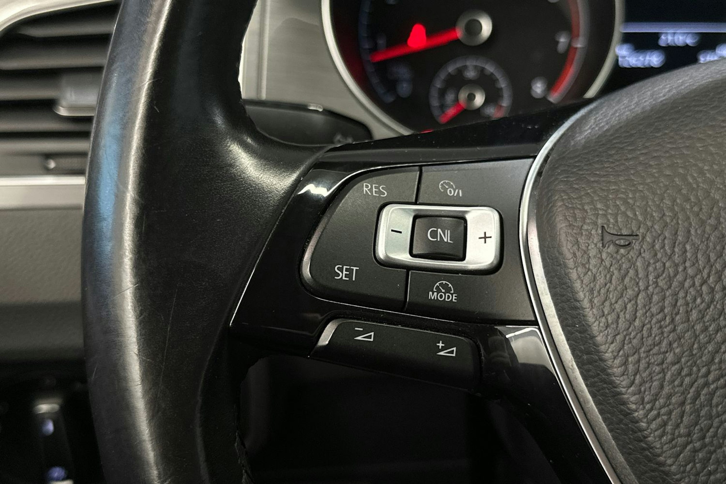 harmaa Volkswagen Golf Sportsvan 2016 kuva 18.