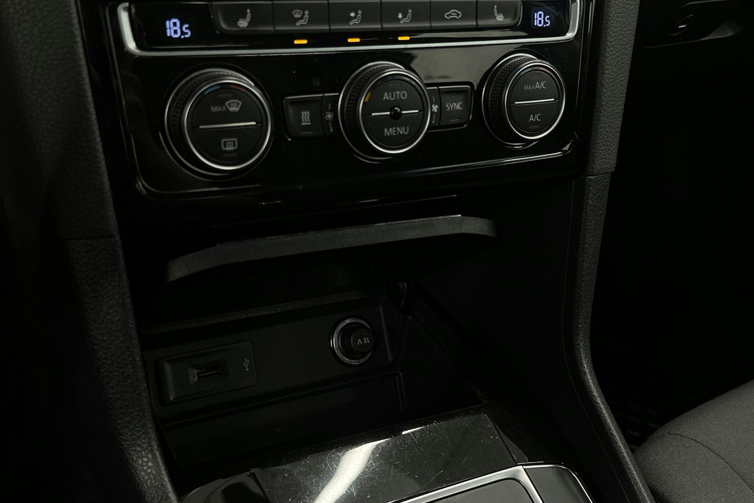 harmaa Volkswagen Golf Sportsvan 2016 kuva 22.