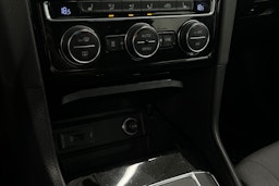 harmaa Volkswagen Golf Sportsvan 2016 kuva 22.
