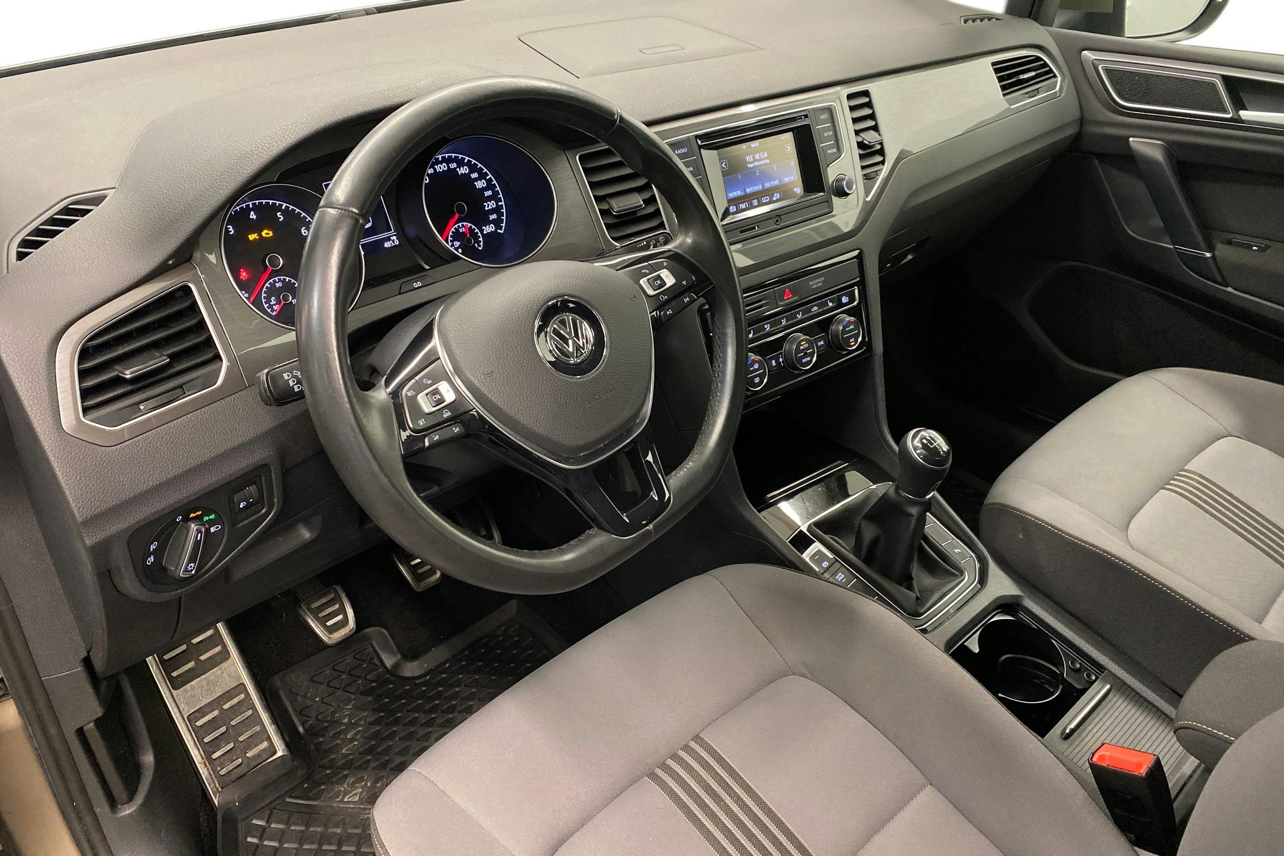 Ruskea (beige) Volkswagen GOLF SPORTSVAN 2016 kuva 7.