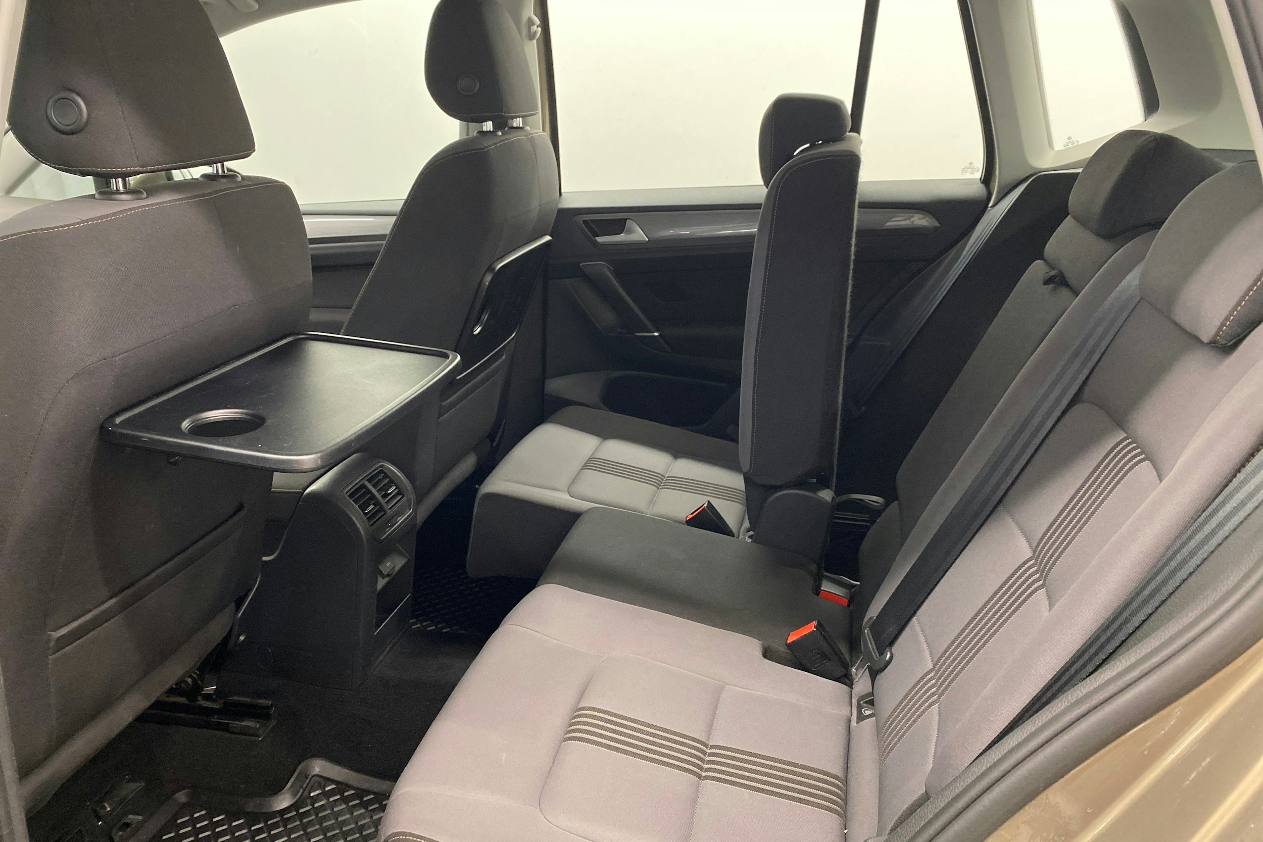 Ruskea (beige) Volkswagen GOLF SPORTSVAN 2016 kuva 31.