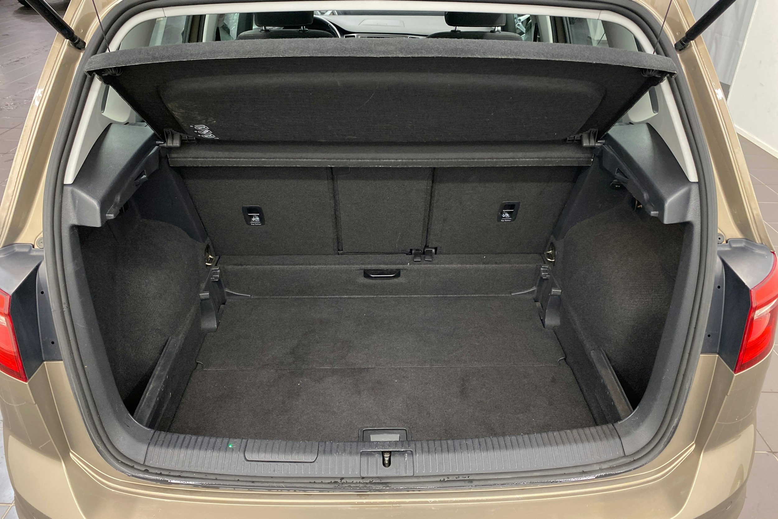Ruskea (beige) Volkswagen GOLF SPORTSVAN 2016 kuva 32.