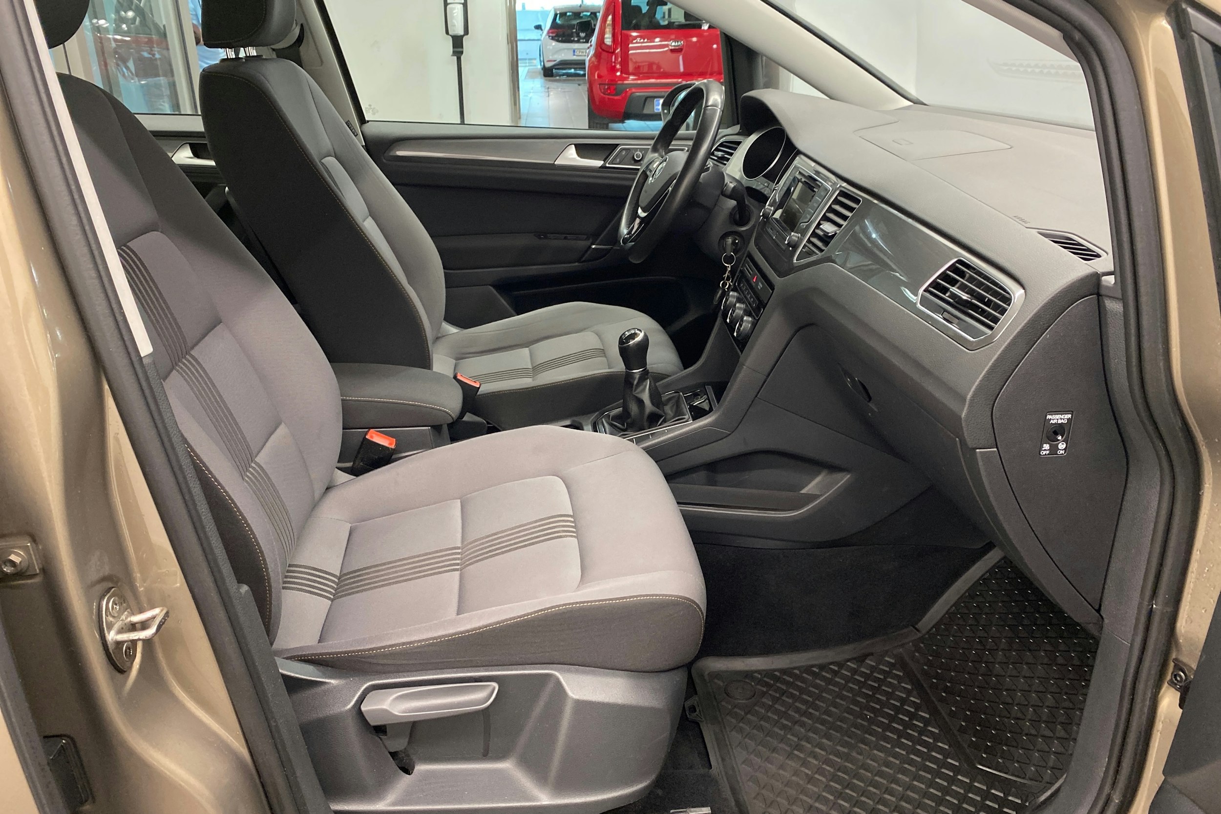 Ruskea (beige) Volkswagen GOLF SPORTSVAN 2016 kuva 35.