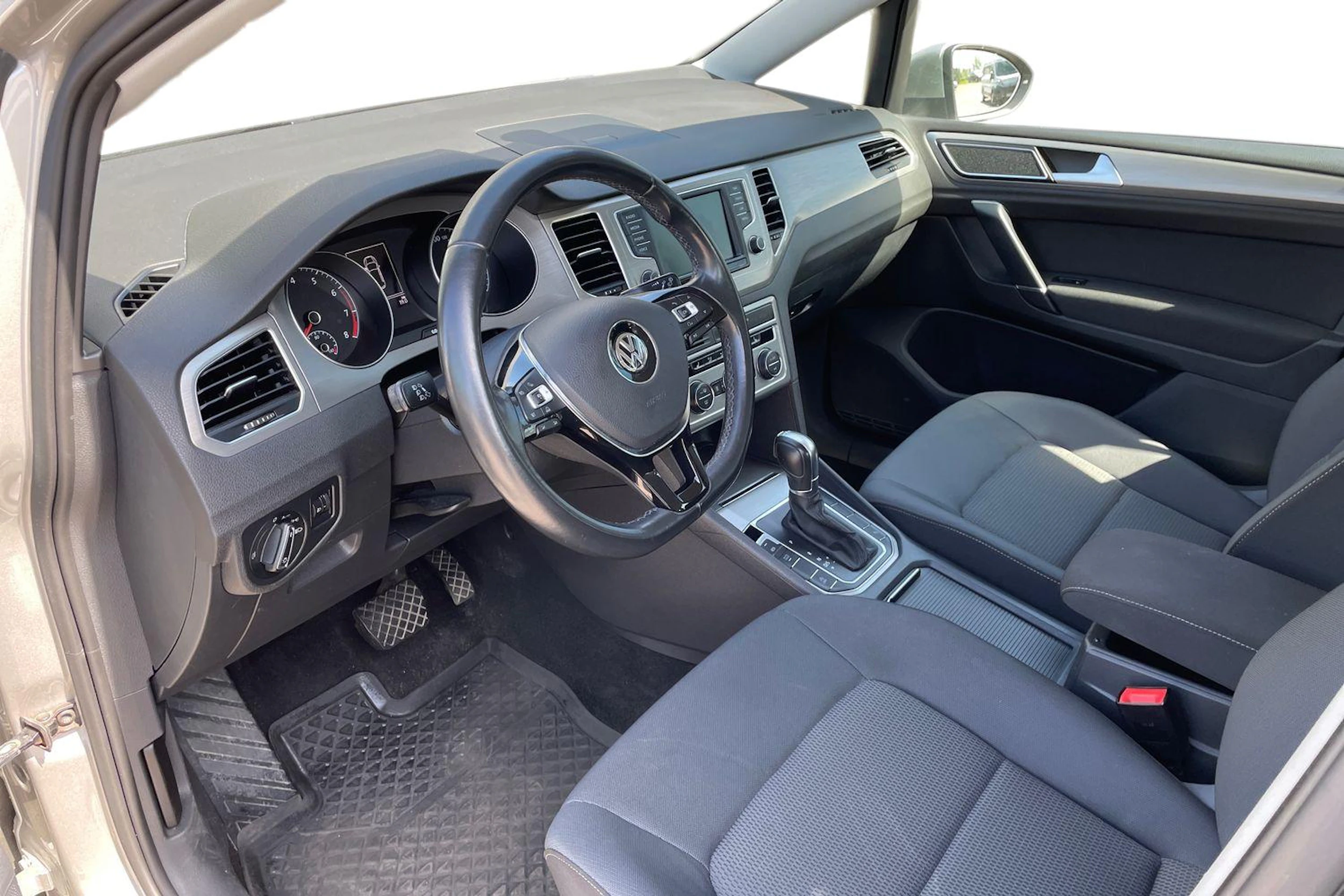 harmaa Volkswagen Golf Sportsvan 2016 kuva 3.