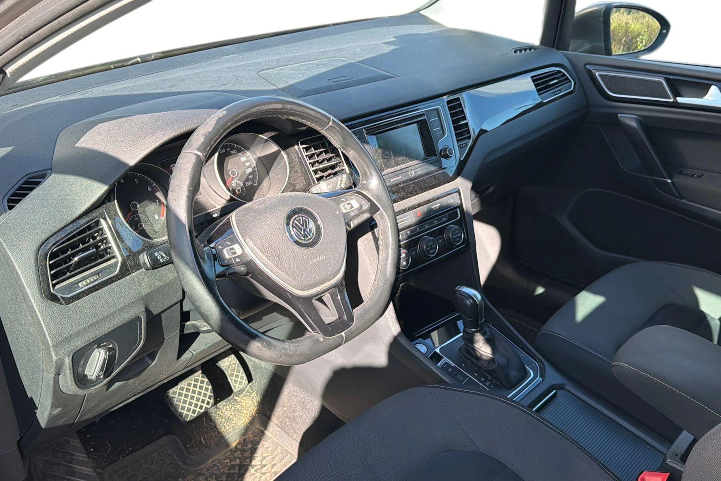 ruskea (beige) Volkswagen Golf Sportsvan 2016 kuva 3.