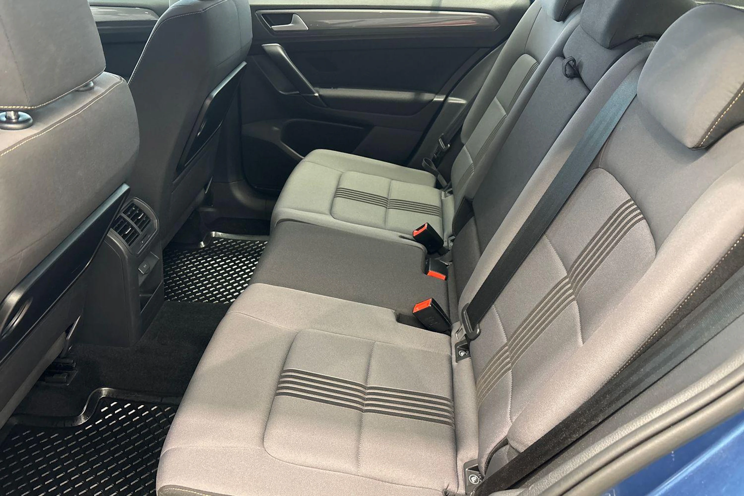 Sininen Volkswagen GOLF SPORTSVAN 2016 kuva 8.