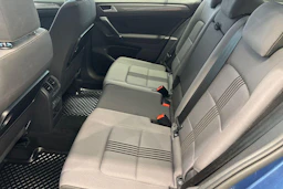 Sininen Volkswagen GOLF SPORTSVAN 2016 kuva 8.