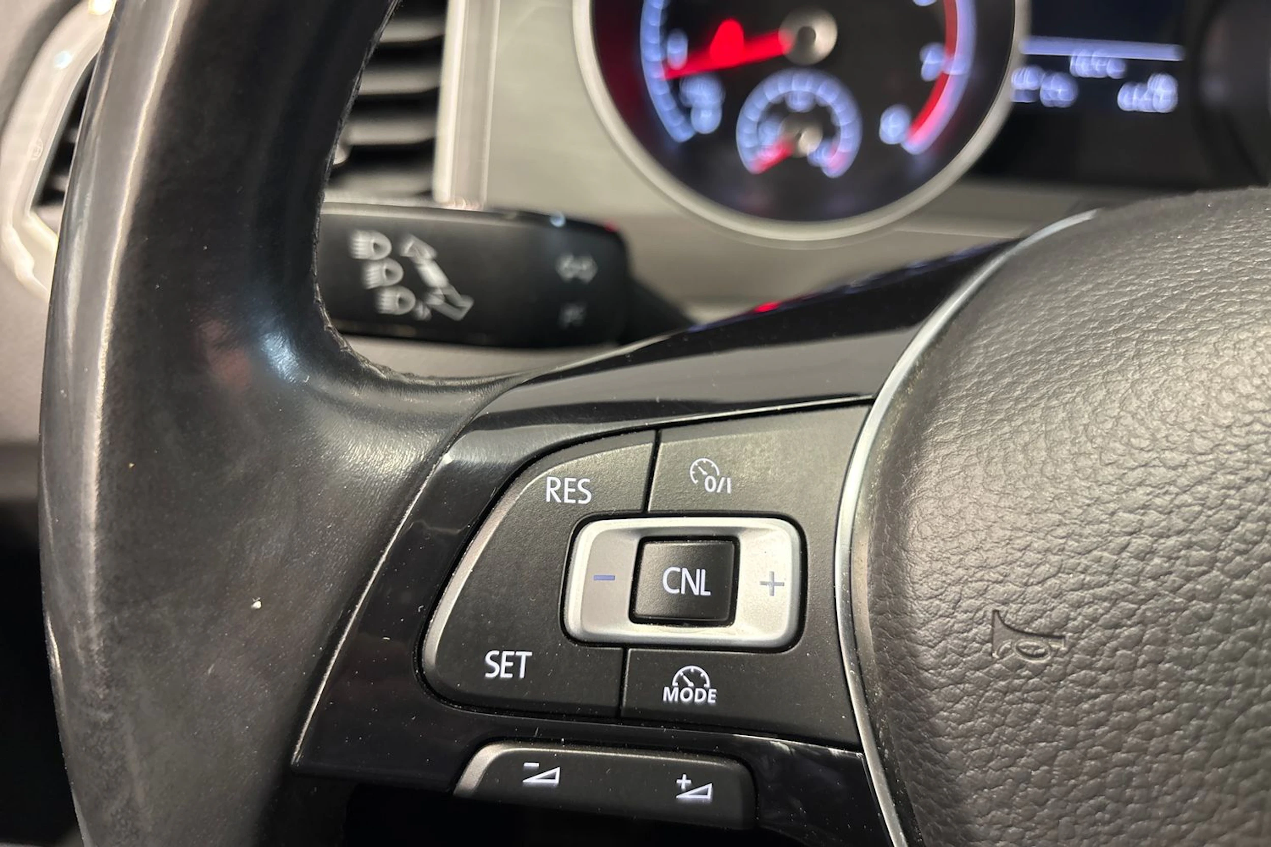 Sininen Volkswagen GOLF SPORTSVAN 2016 kuva 18.