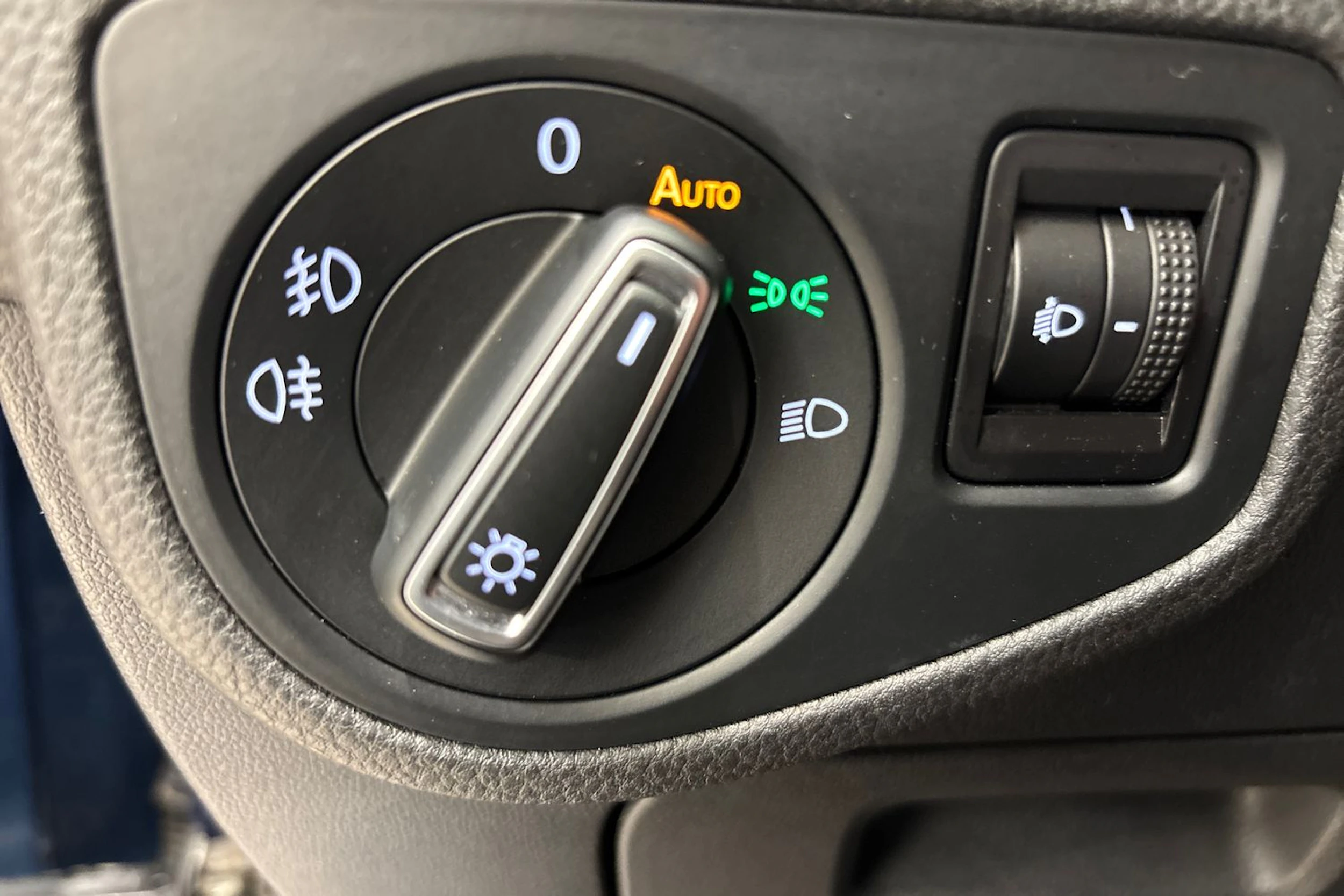 Sininen Volkswagen GOLF SPORTSVAN 2016 kuva 20.