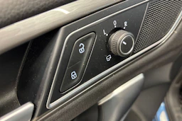 Sininen Volkswagen GOLF SPORTSVAN 2016 kuva 22.