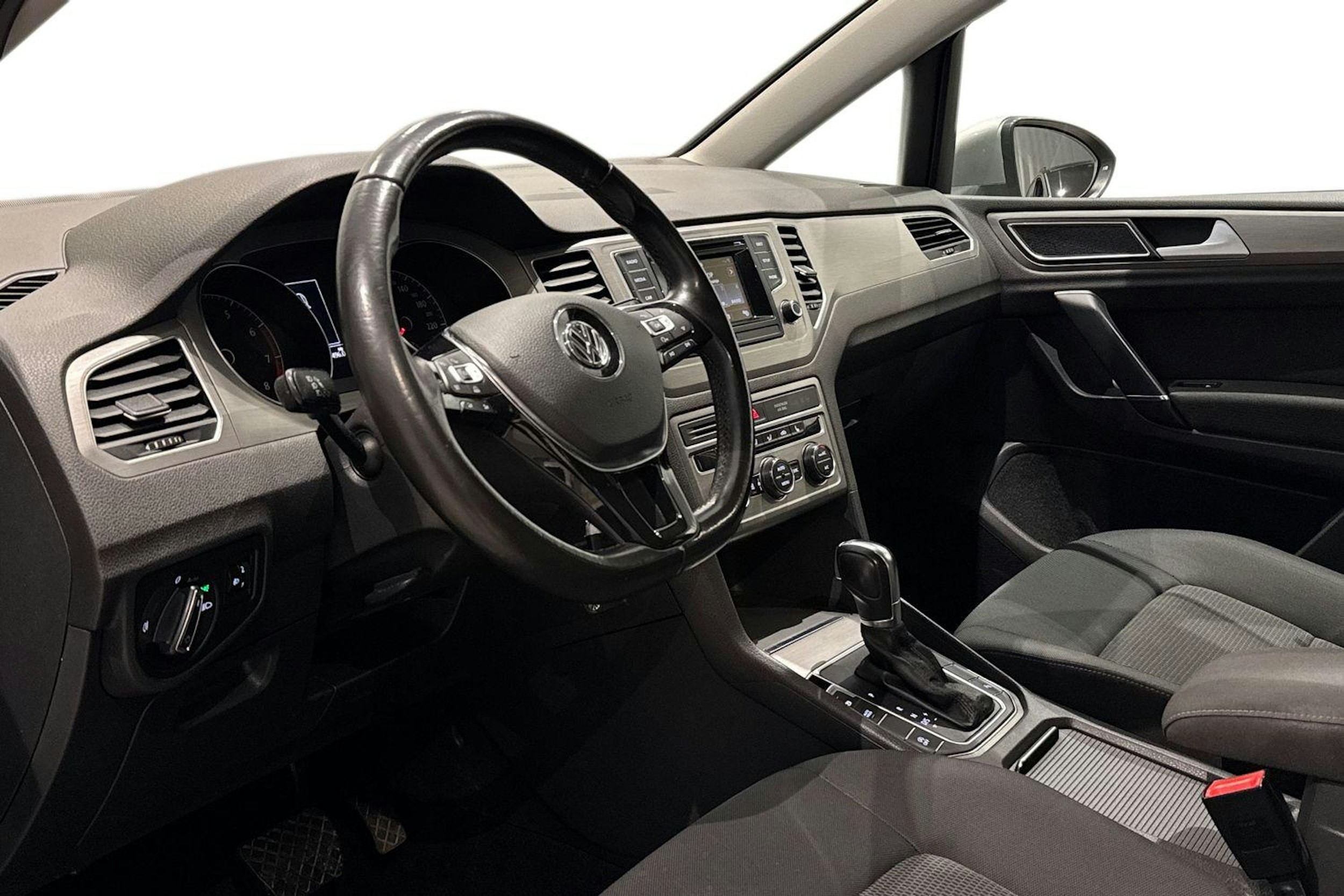 harmaa Volkswagen Golf Sportsvan 2016 kuva 7.