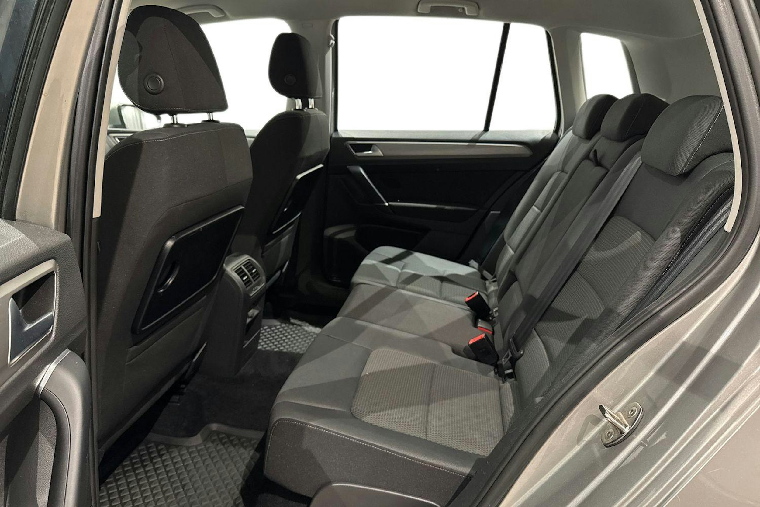 harmaa Volkswagen Golf Sportsvan 2016 kuva 10.