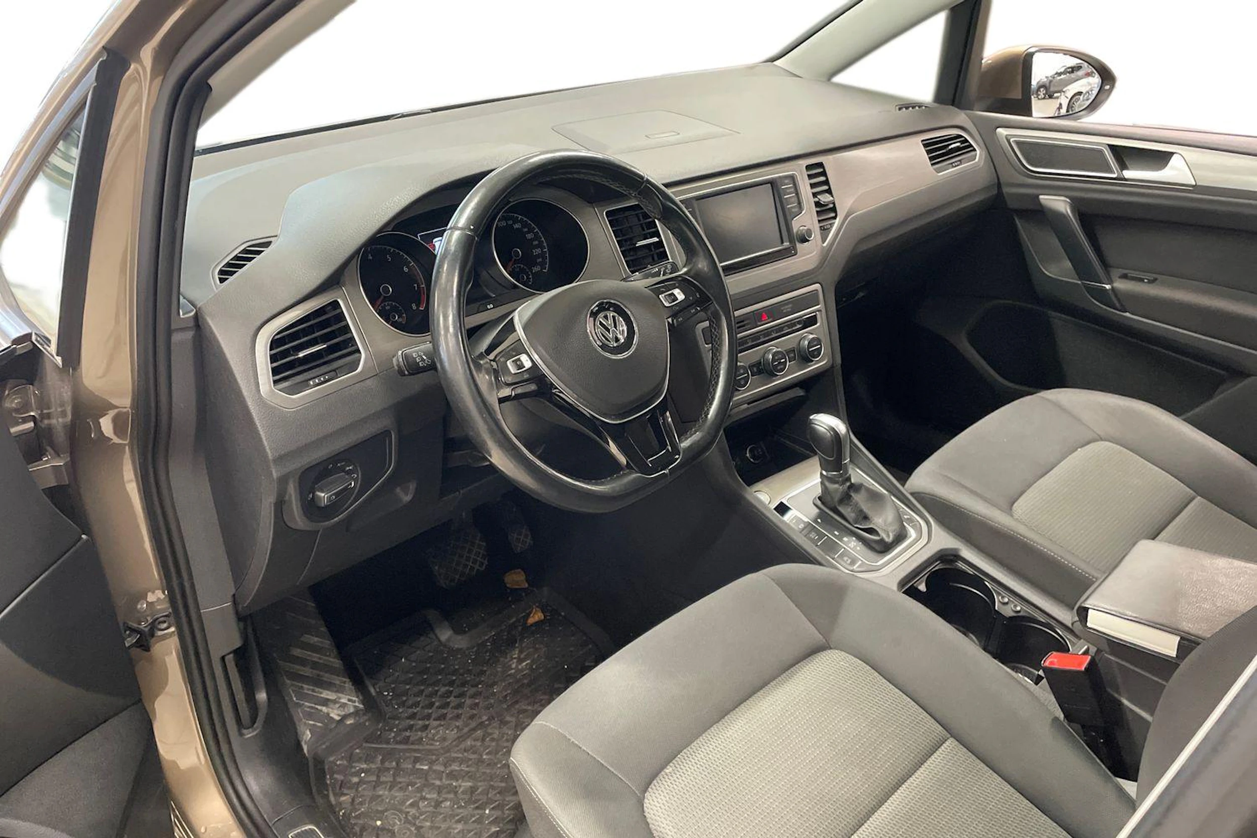 ruskea (beige) Volkswagen Golf Sportsvan 2015 kuva 3.