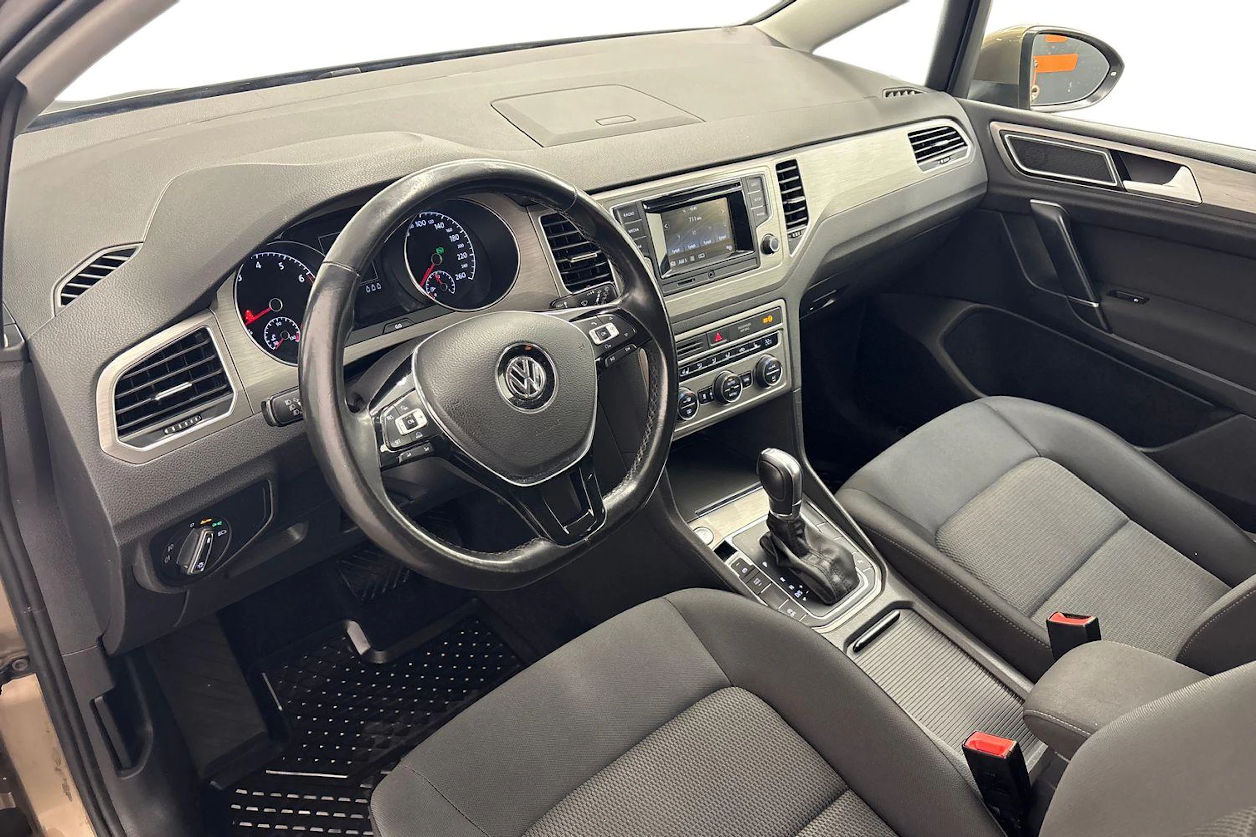 met. ruskea (beige) Volkswagen Golf Sportsvan 2016 kuva 6.