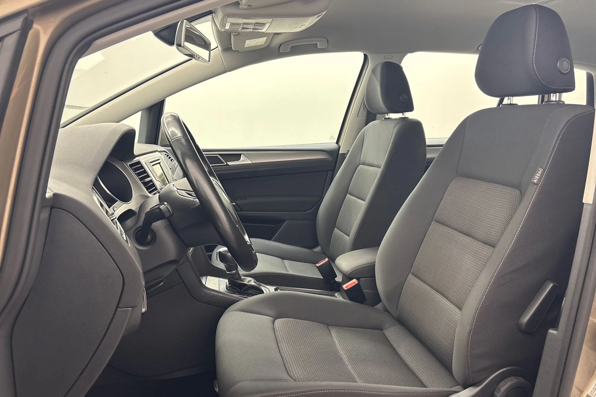 met. ruskea (beige) Volkswagen Golf Sportsvan 2016 kuva 11.