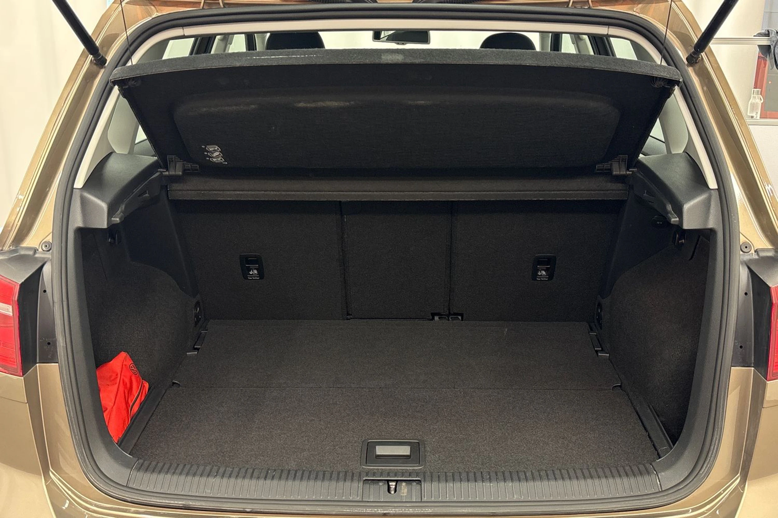 met. ruskea (beige) Volkswagen Golf Sportsvan 2016 kuva 20.