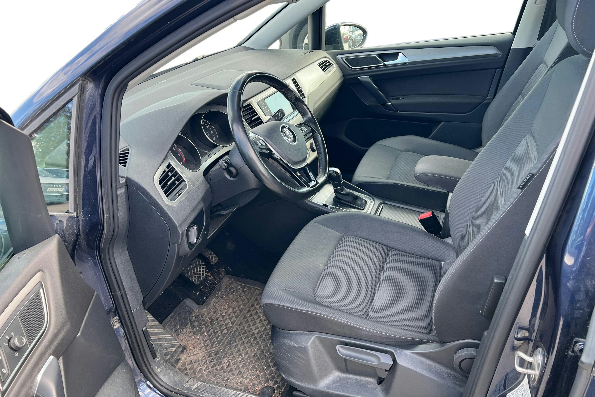 sininen Volkswagen Golf Sportsvan 2016 kuva 3.