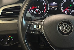 sininen Volkswagen Golf Sportsvan 2016 kuva 16.