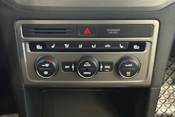 sininen Volkswagen Golf Sportsvan 2016 kuva 21.