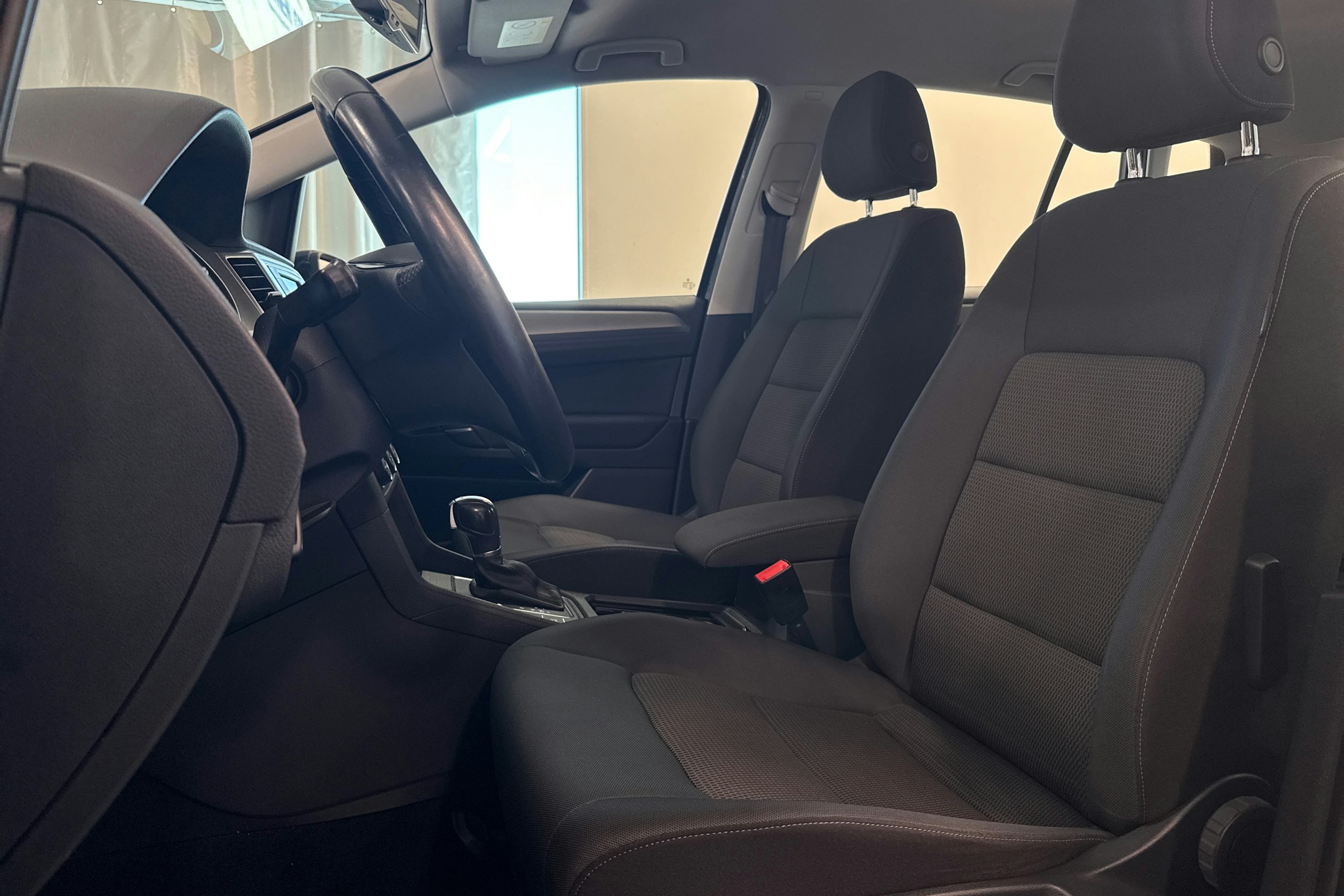 sininen Volkswagen Golf Sportsvan 2016 kuva 23.