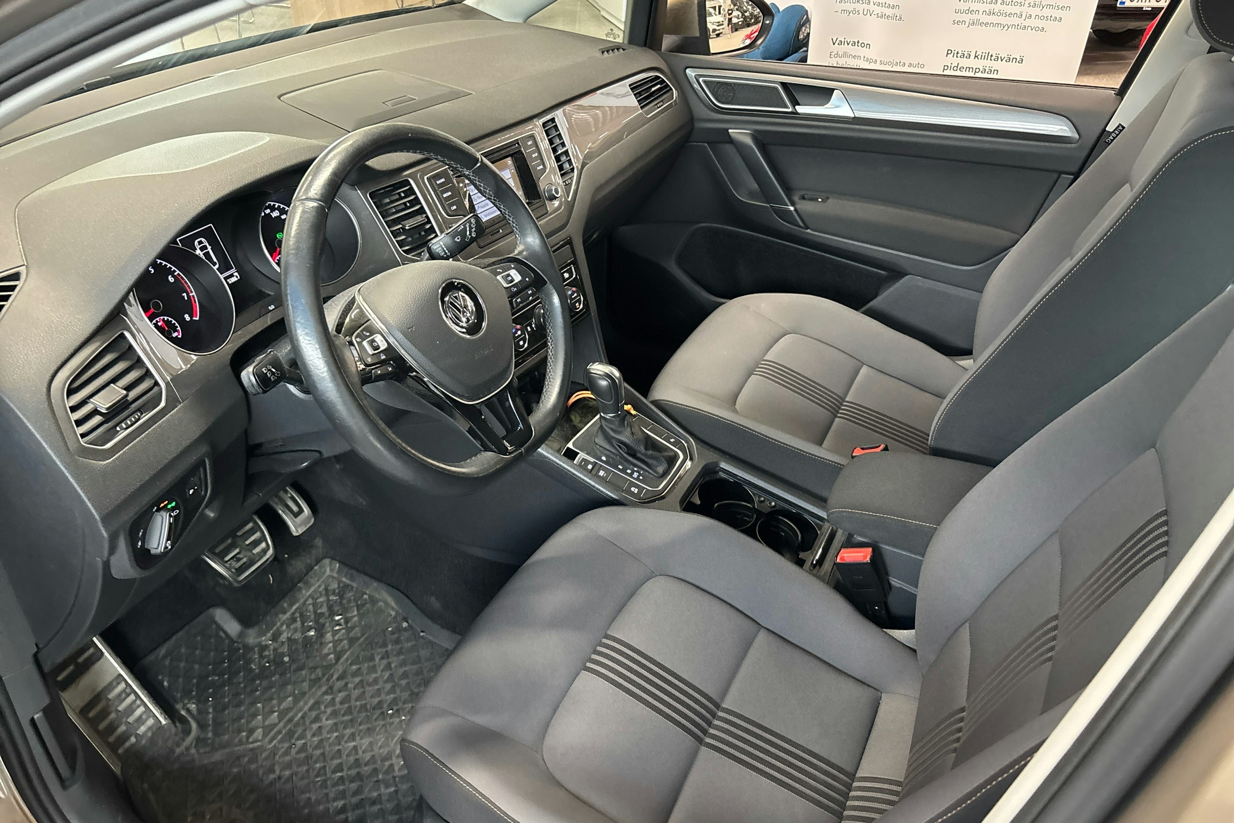 Ruskea (beige) Volkswagen GOLF SPORTSVAN 2016 kuva 3.