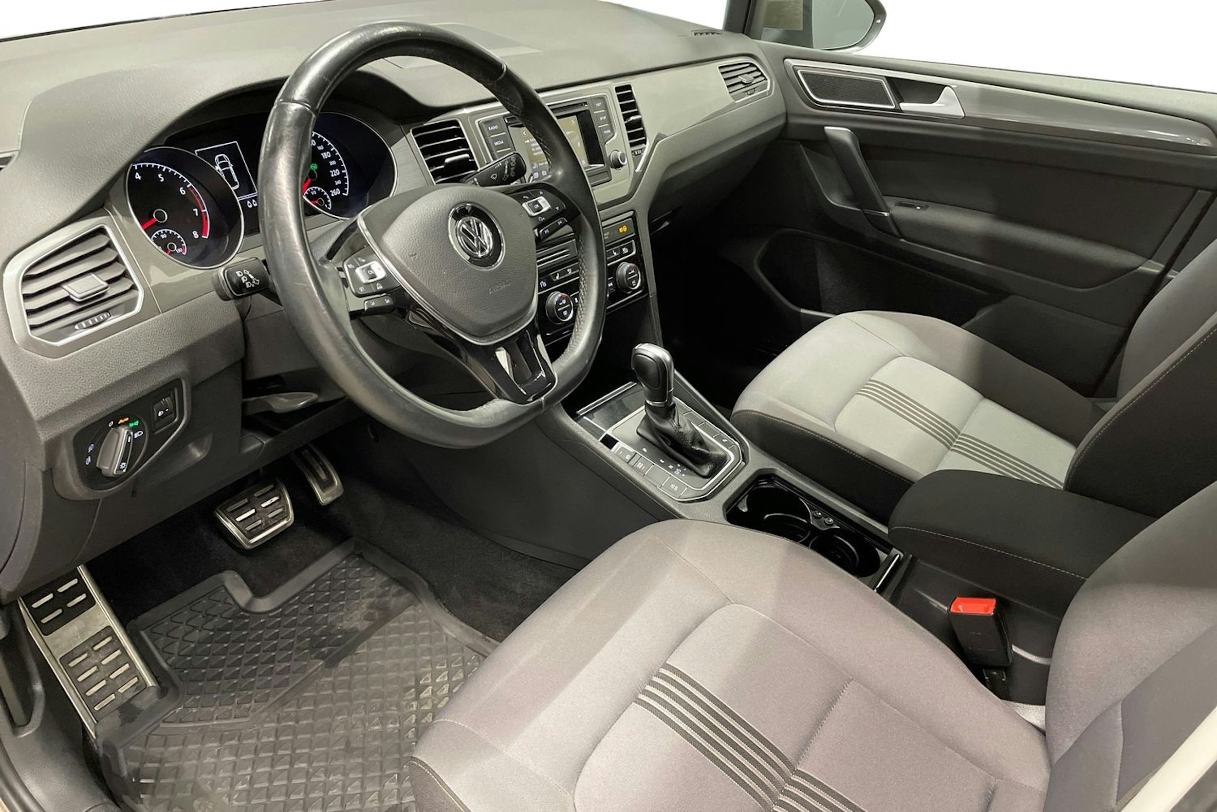 Ruskea (beige) Volkswagen GOLF SPORTSVAN 2016 kuva 7.