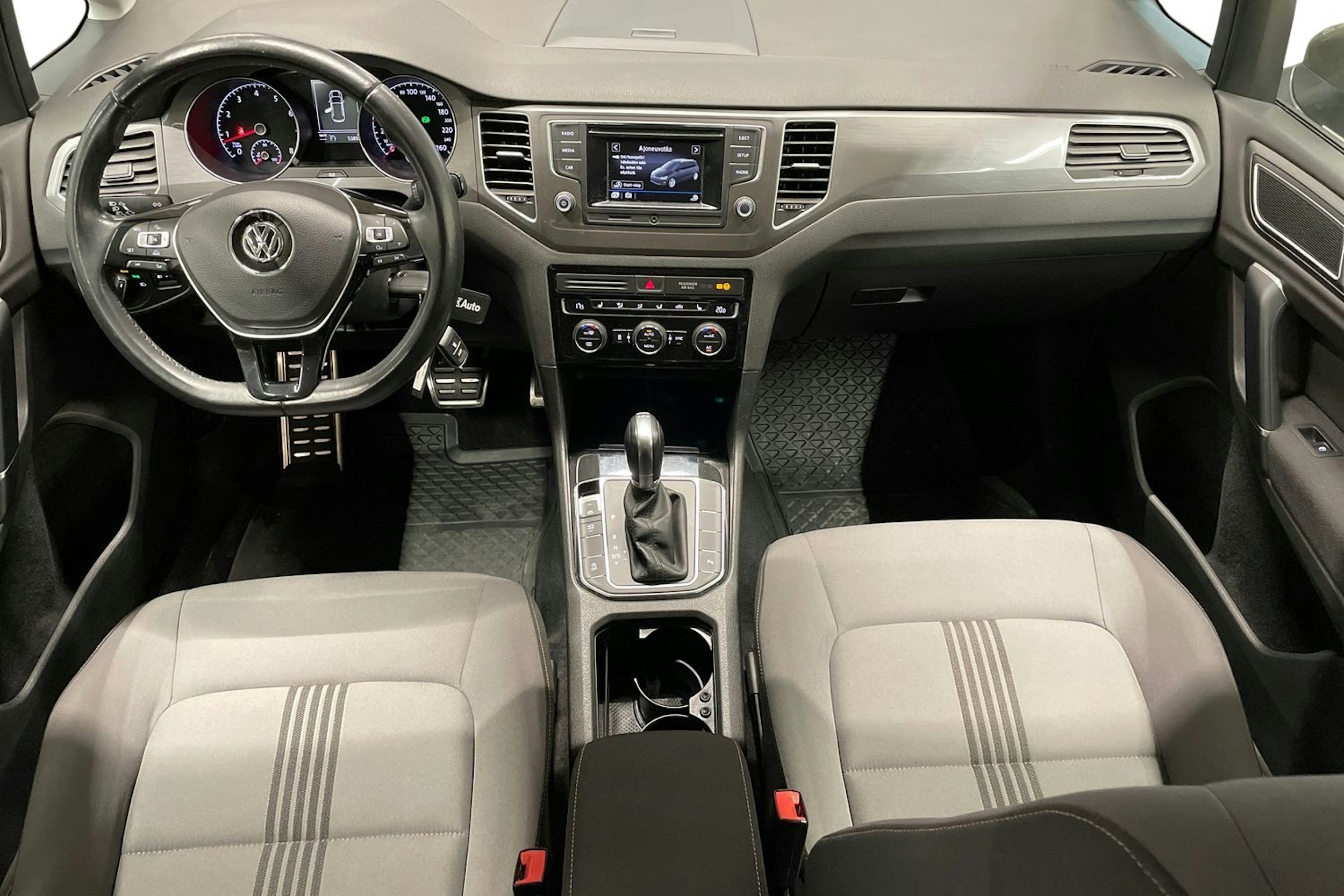 Ruskea (beige) Volkswagen GOLF SPORTSVAN 2016 kuva 9.