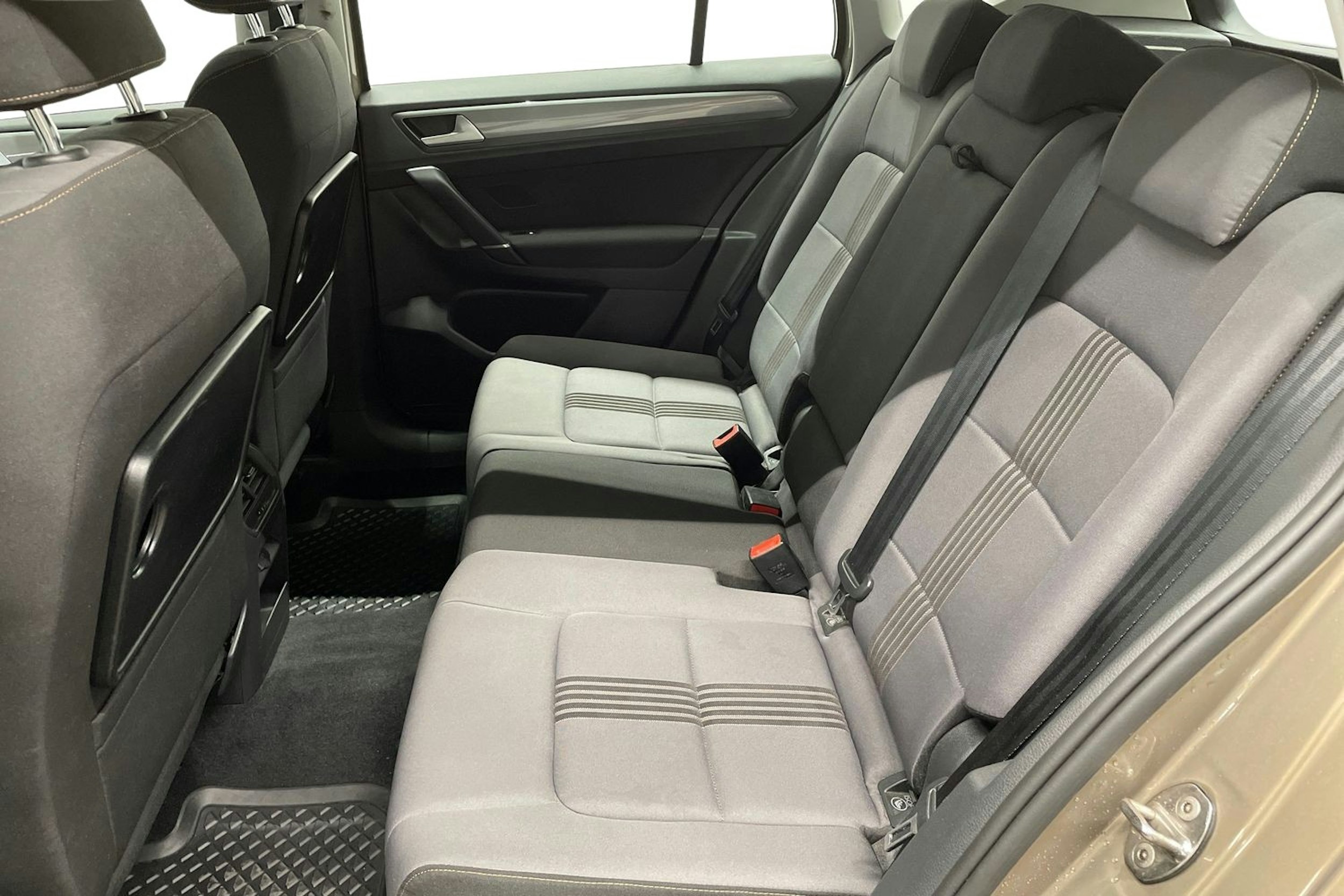 Ruskea (beige) Volkswagen GOLF SPORTSVAN 2016 kuva 10.